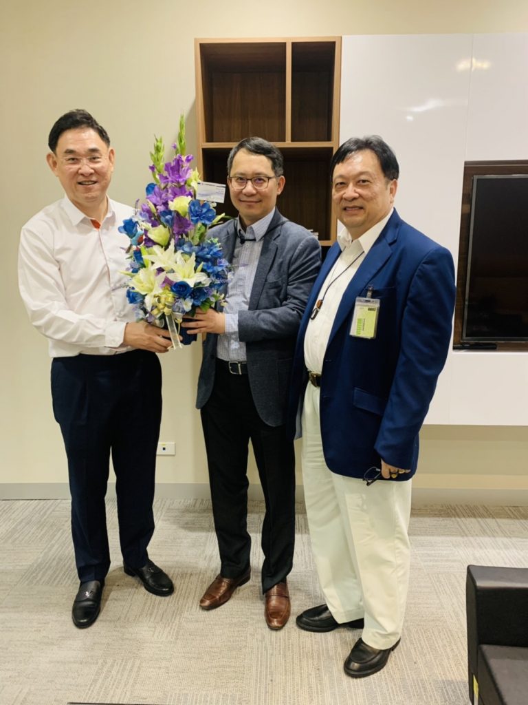 ผู้บริหารบริษัท เค ซี มหานคร จำกัด ร่วมแสดงความยินดี K C MAHANAKORN CO.,LTD.